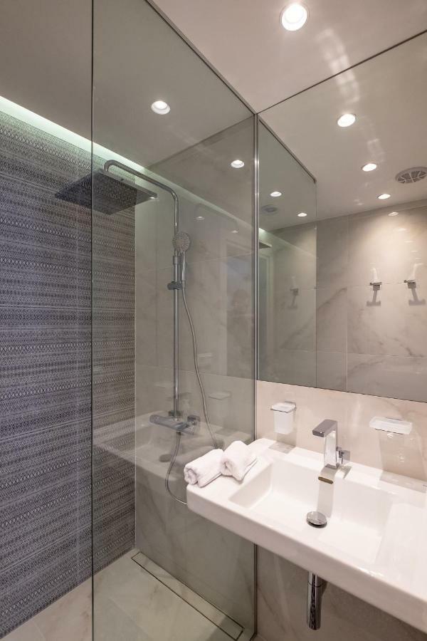 Vitosha Blvd Luxury 2-Bedroom, 2-Bathroom With Balcony Sofia Exterior photo