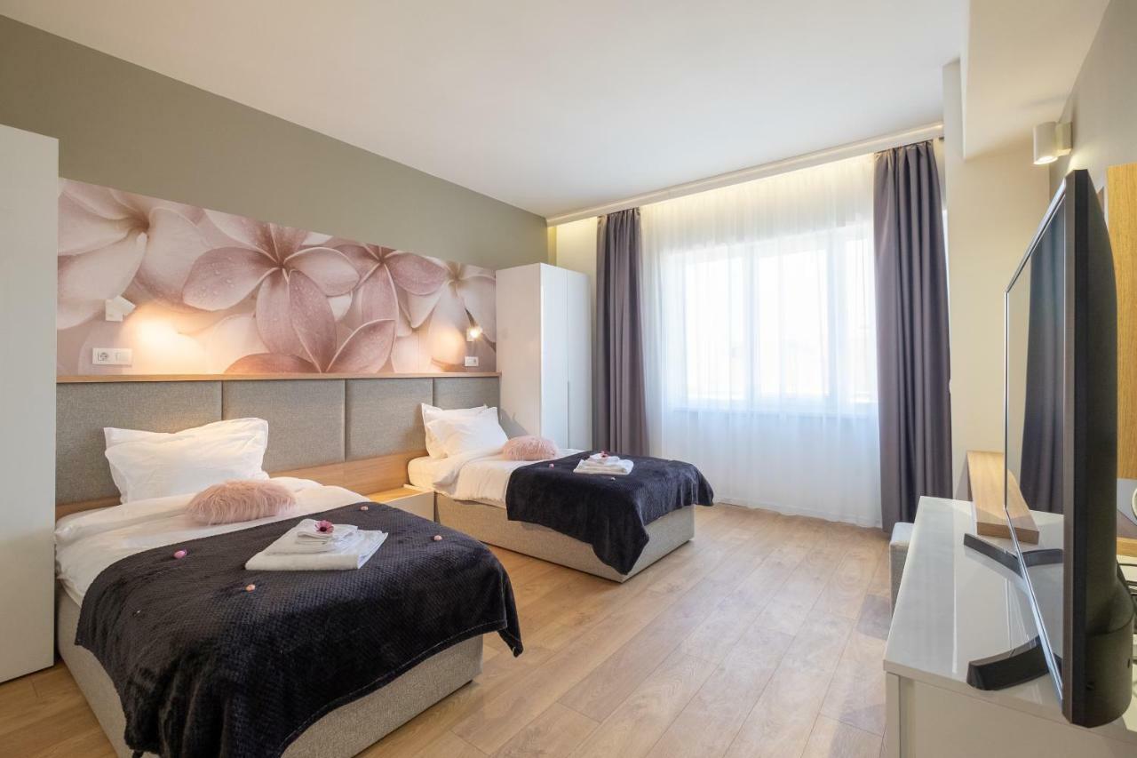 Vitosha Blvd Luxury 2-Bedroom, 2-Bathroom With Balcony Sofia Exterior photo